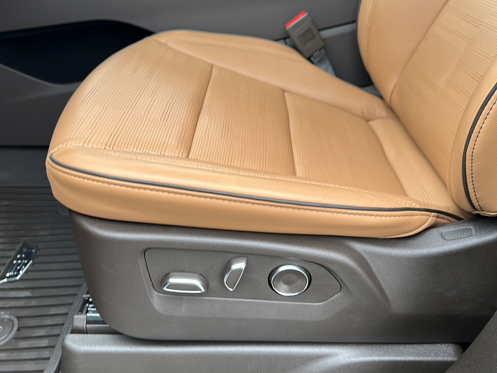 2025 Cadillac Escalade Premium Luxury photo 3