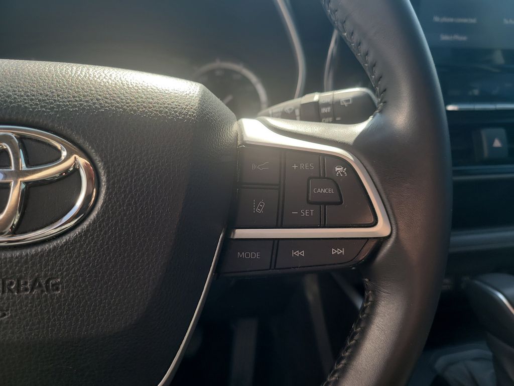 2022 Toyota Highlander XLE photo 14