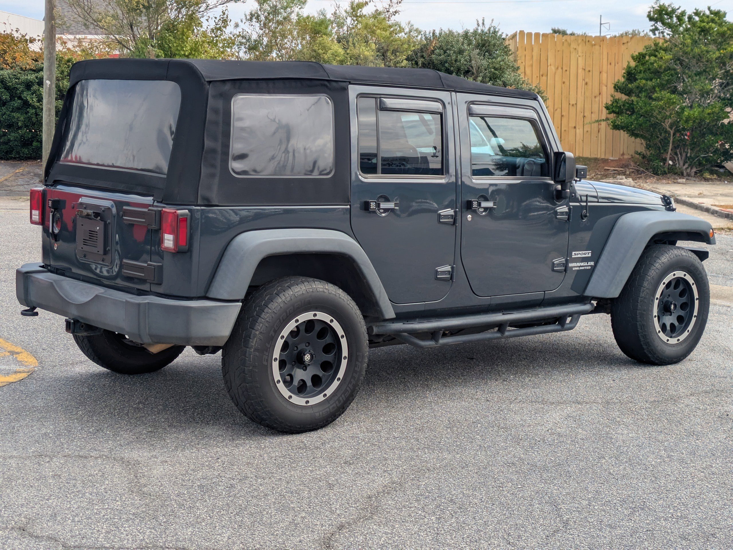 2017 Jeep Wrangler Unlimited Sport photo 3