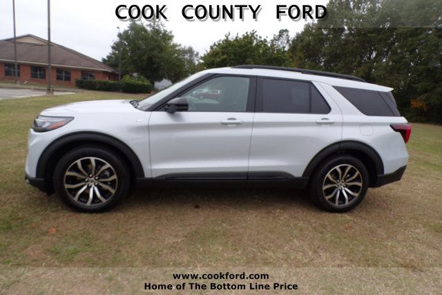 2026 Ford Explorer ST-Line photo 4