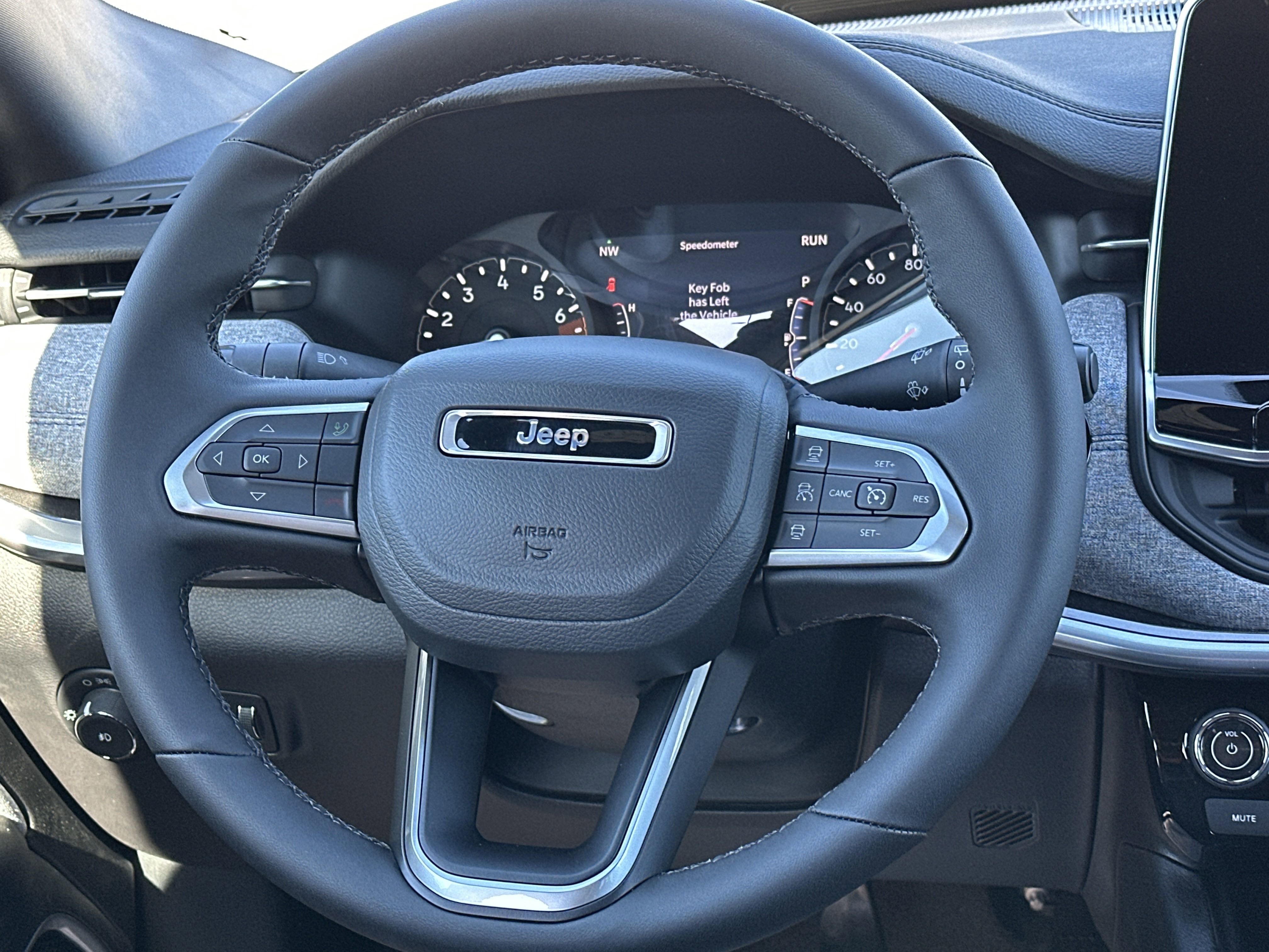2025 Jeep Compass Latitude photo 3