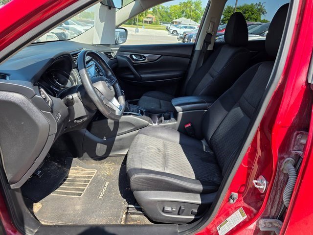 2017 Nissan Rogue SV photo 14