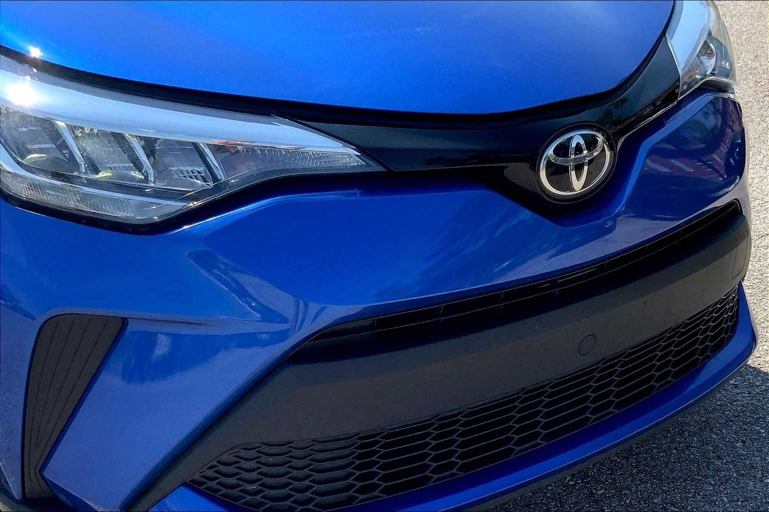 2020 Toyota C-HR LE photo 28