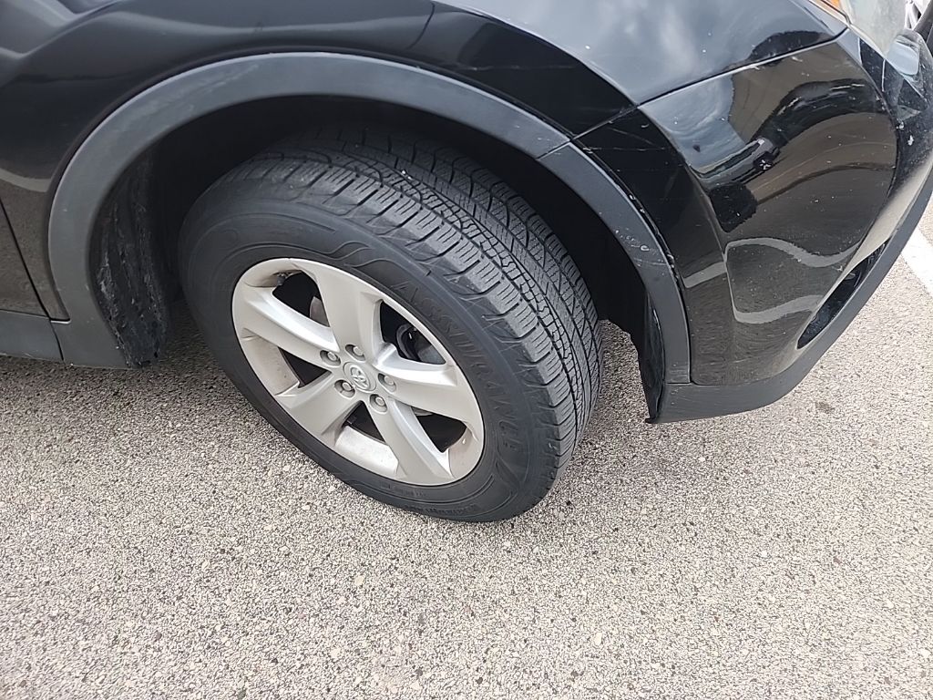 2013 Toyota RAV4 XLE photo 2