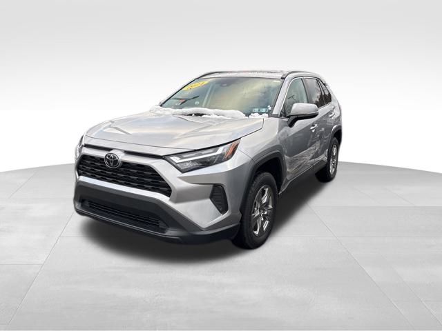 2024 Toyota RAV4 XLE's photo