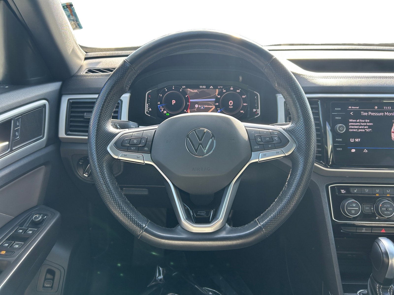 2022 Volkswagen Atlas Cross Sport V6 SEL R-Line photo 2