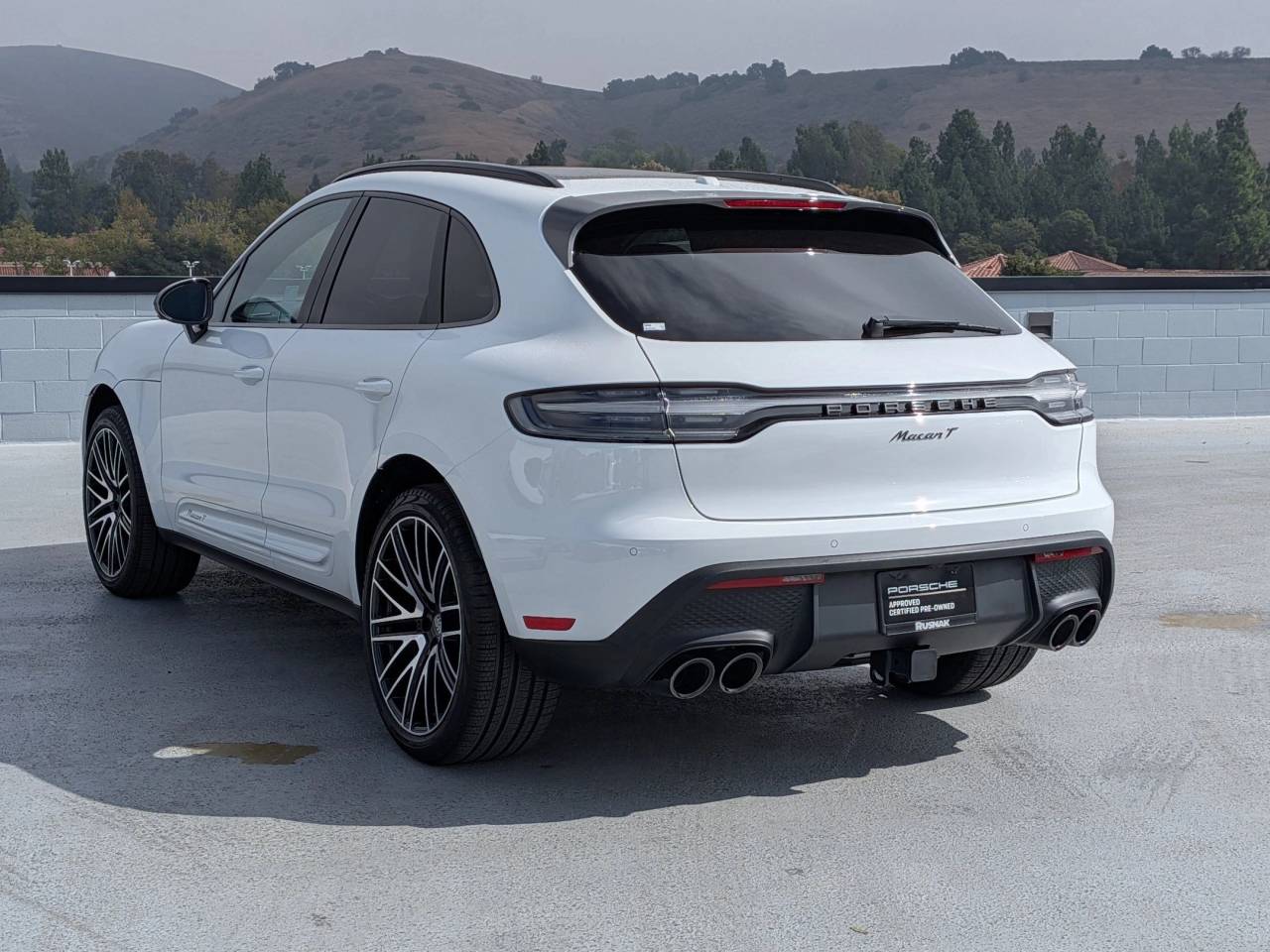 2025 Porsche Macan T photo 3