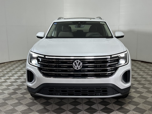 2025 Volkswagen Atlas SEL photo 2