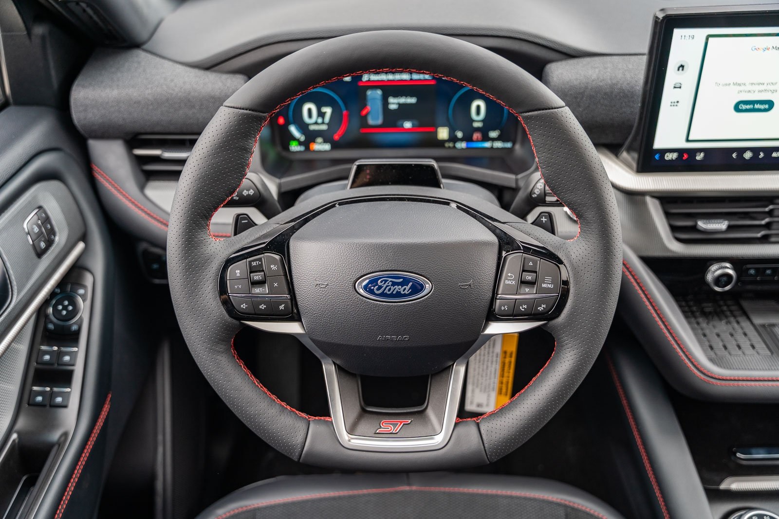 2025 Ford Explorer ST photo 17