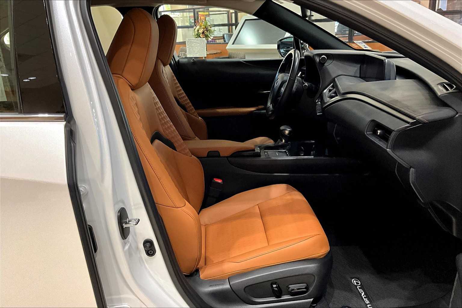 2022 Lexus UX 200 photo 8
