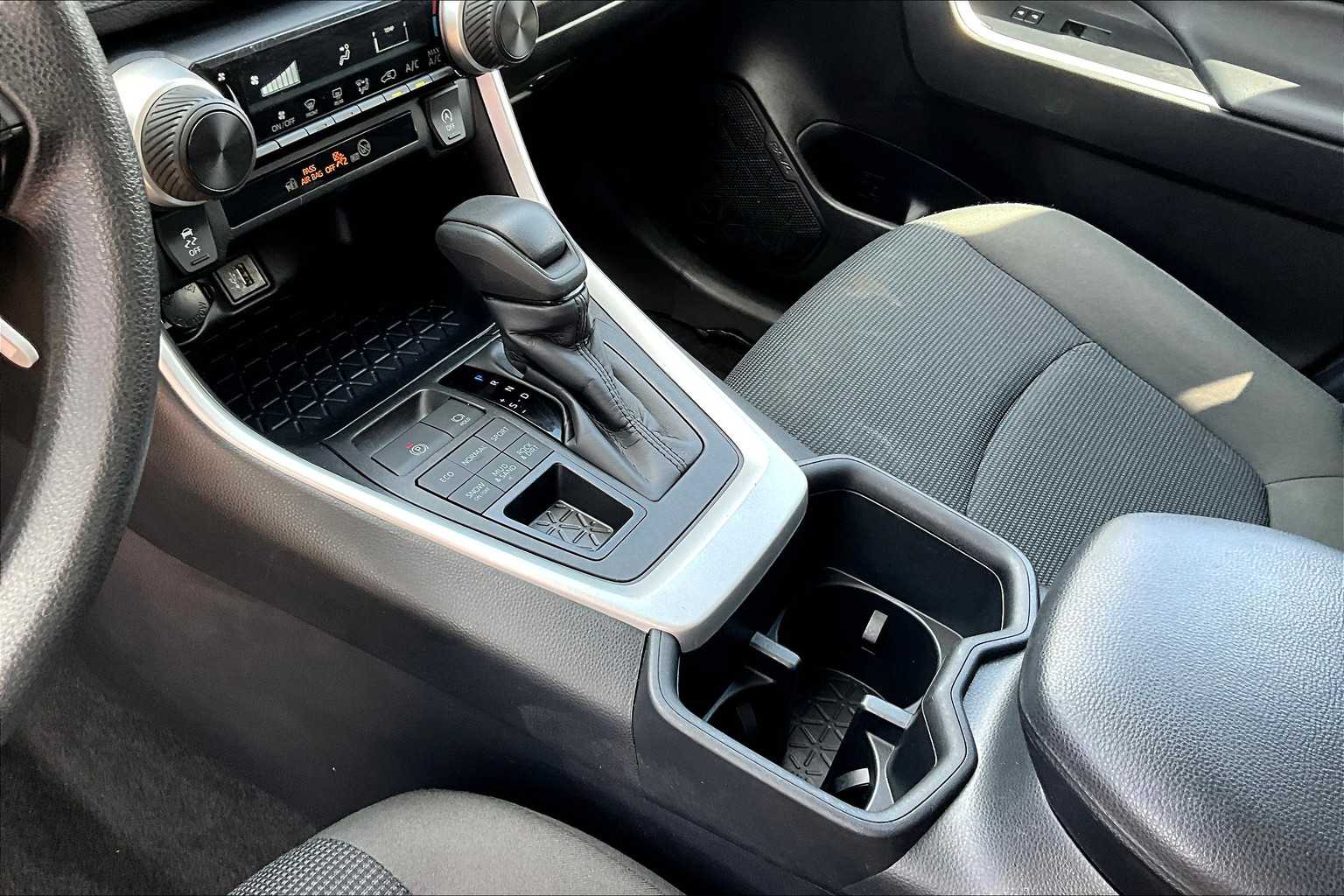 2024 Toyota RAV4 LE photo 15