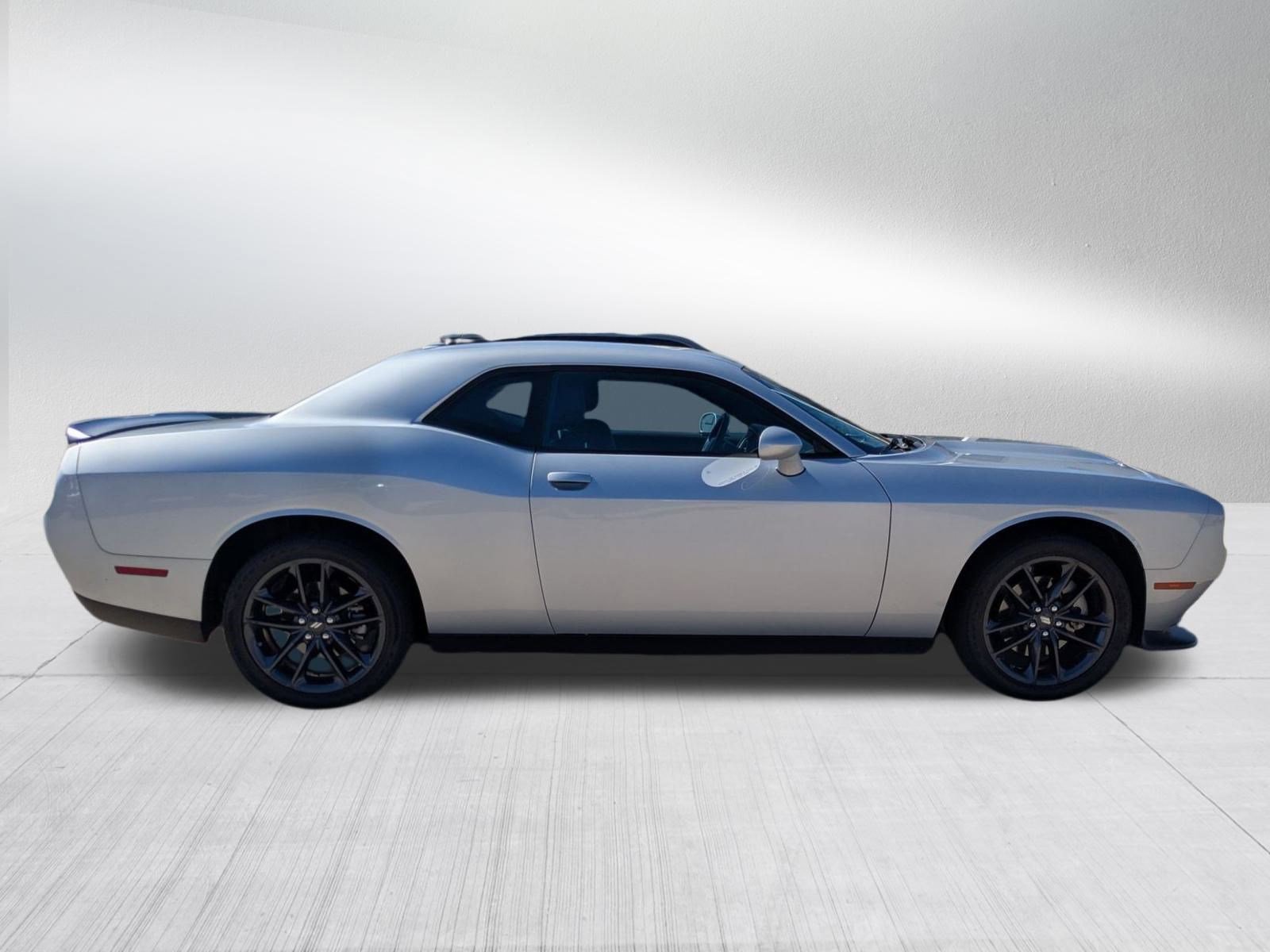 2022 Dodge Challenger GT photo 6
