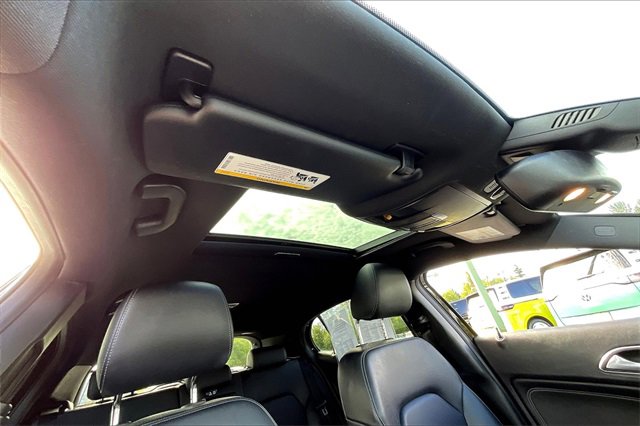 2016 Mercedes Benz GLA 250 photo 14