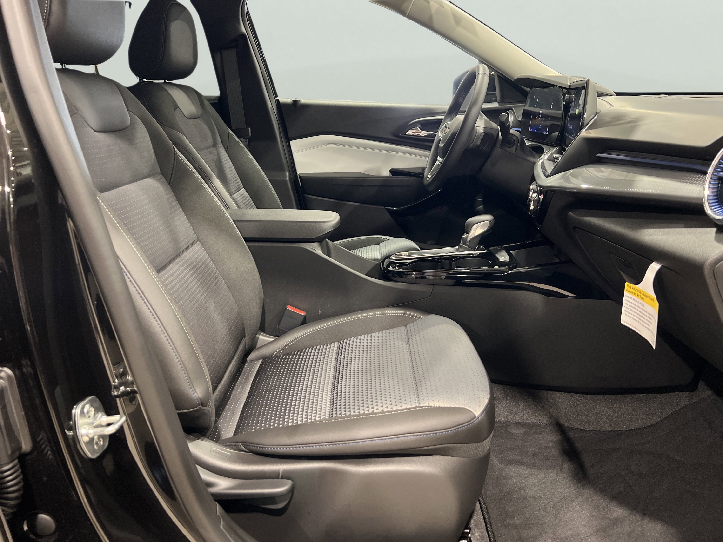2025 Chevrolet Trax LT photo 10