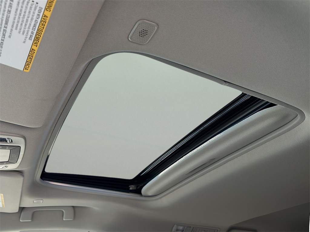 2025 Toyota Sienna XLE photo 9