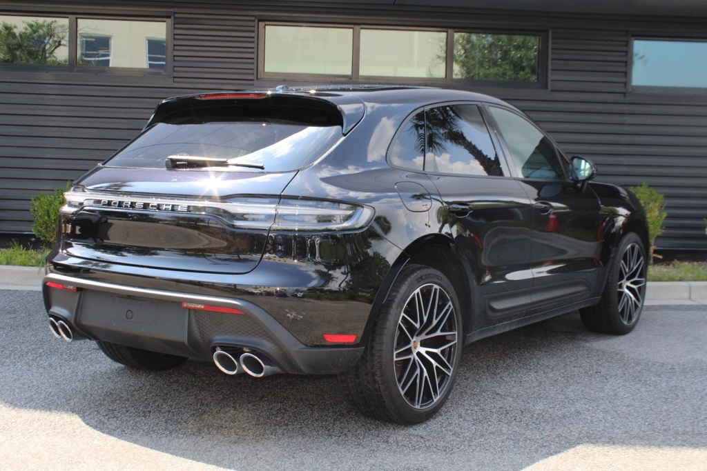 2025 Porsche Macan T photo 7