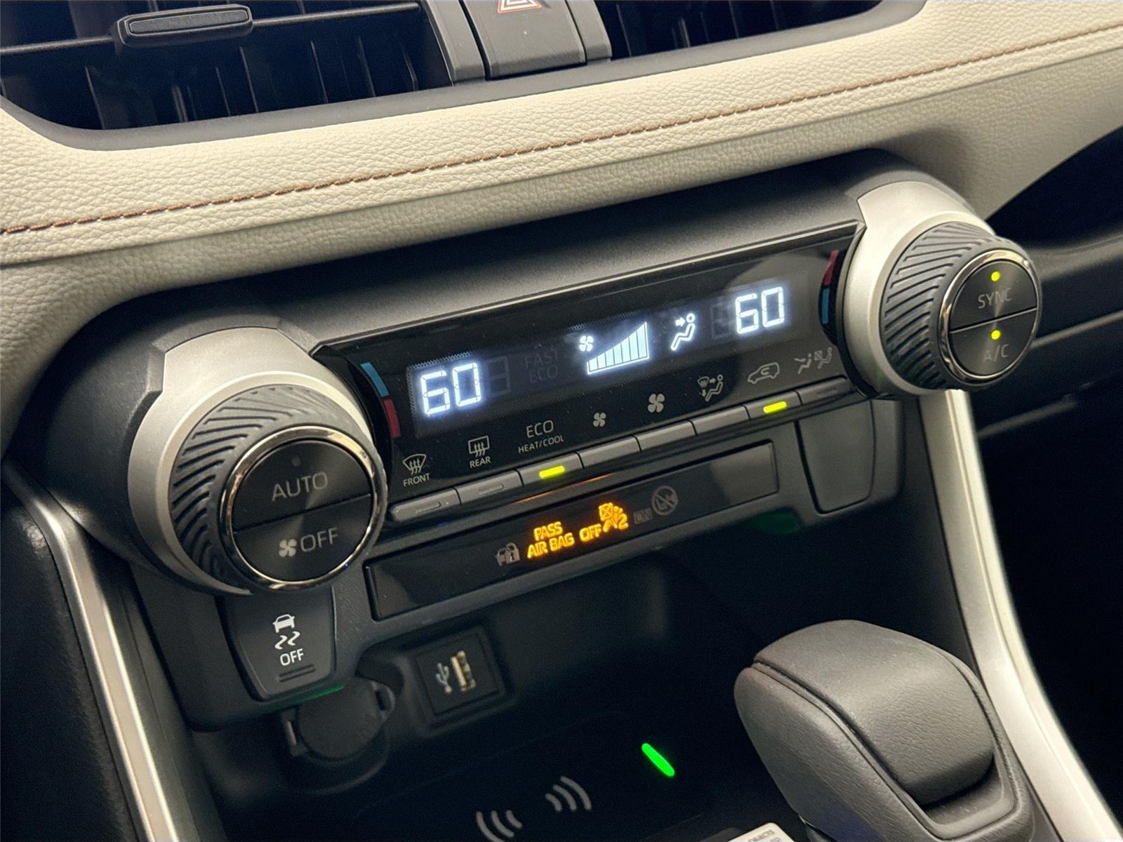 2025 Toyota RAV4 Hybrid XLE photo 18