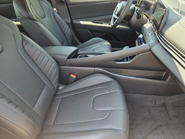 2025 Hyundai Elantra Hybrid Limited photo 8