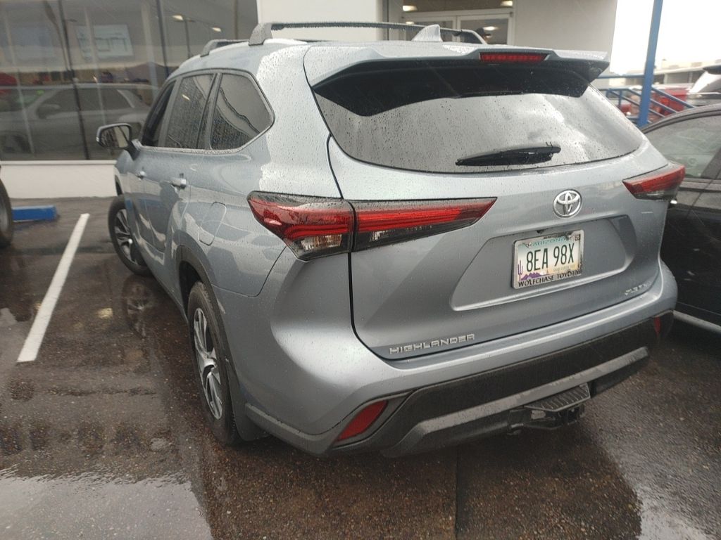 2024 Toyota Highlander XLE photo 5