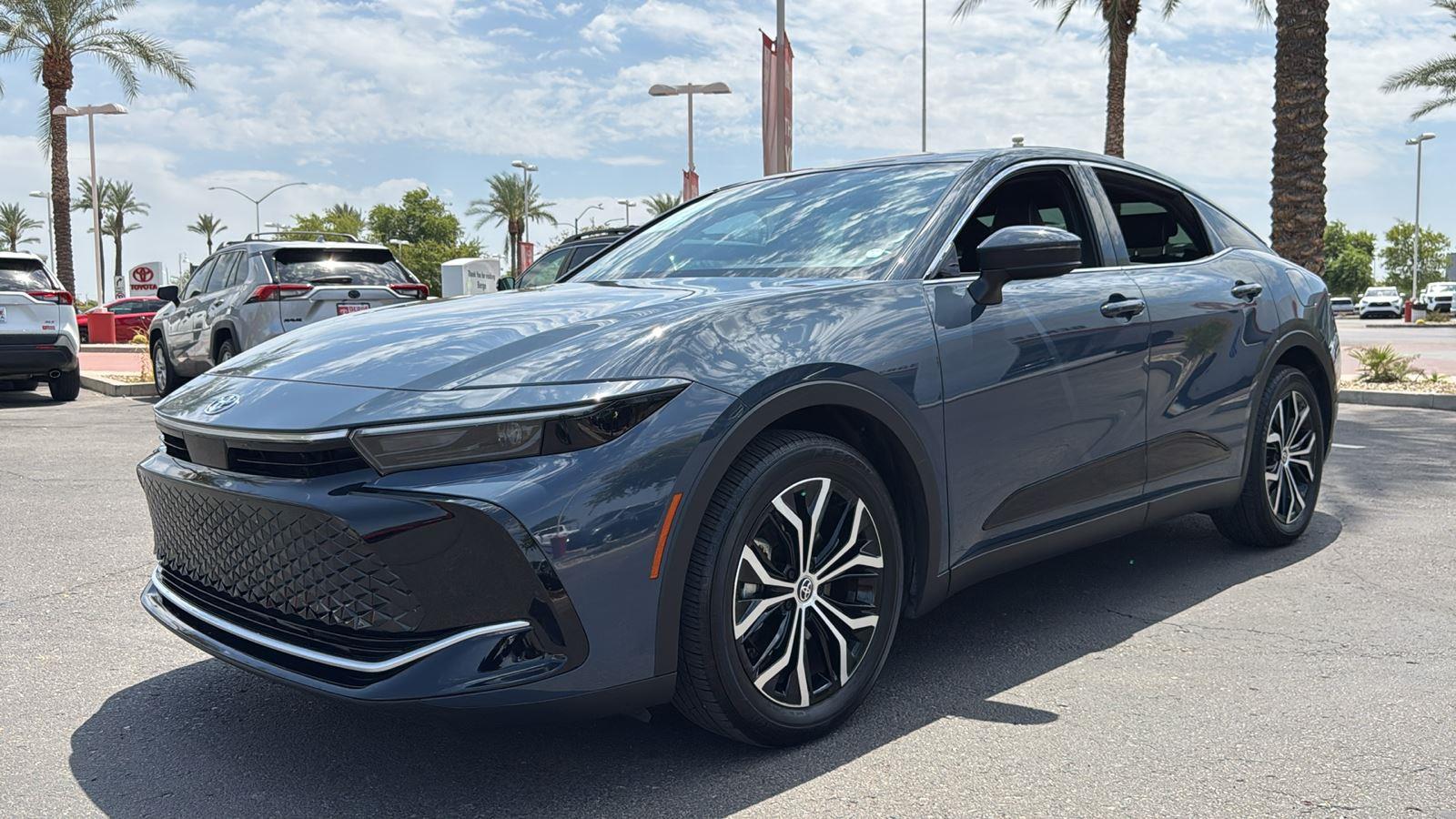 2025 Toyota Crown XLE photo 3