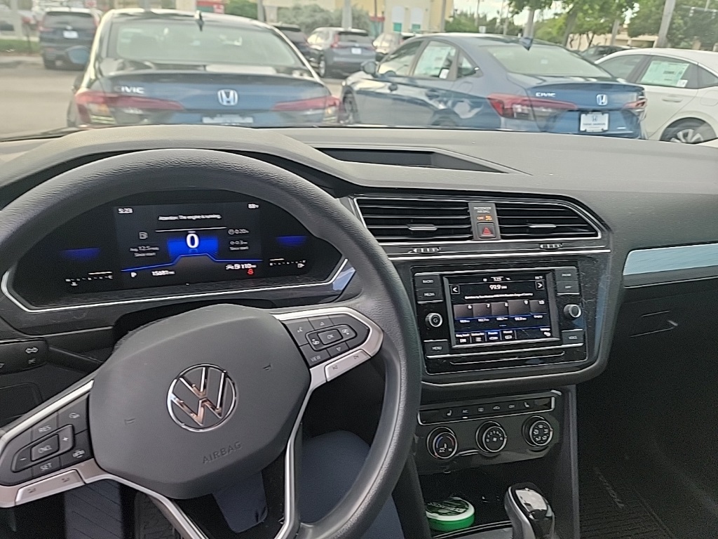 2022 Volkswagen Tiguan S photo 9