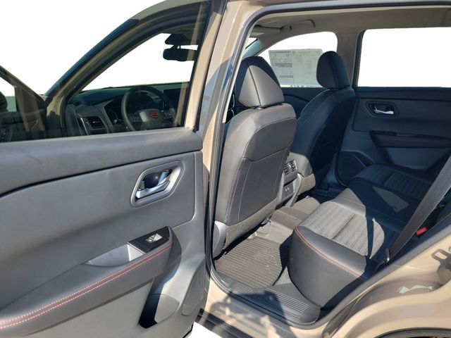 2026 Nissan Rogue SV photo 15