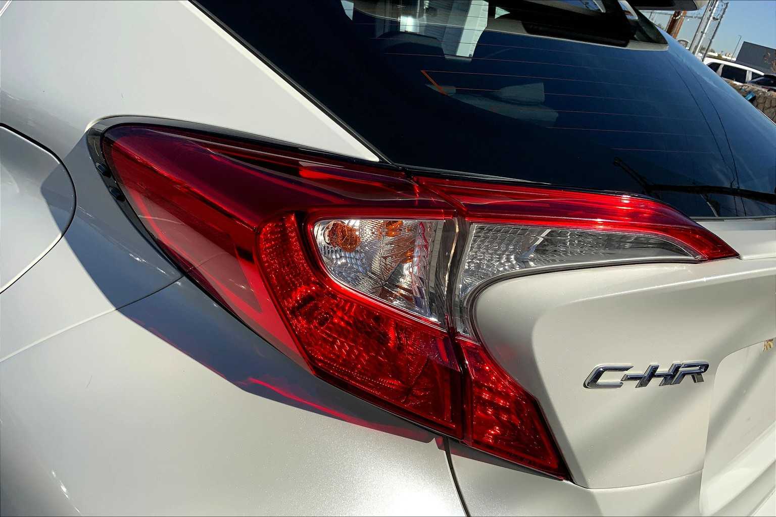 2018 Toyota C-HR XLE photo 26