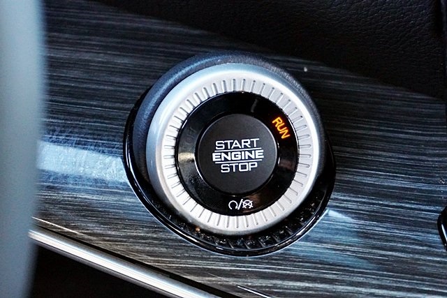 Used 2022 White Jeep Series II image 31