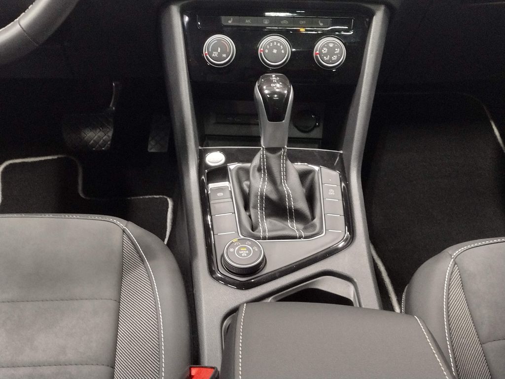 2023 Volkswagen Taos SE photo 34