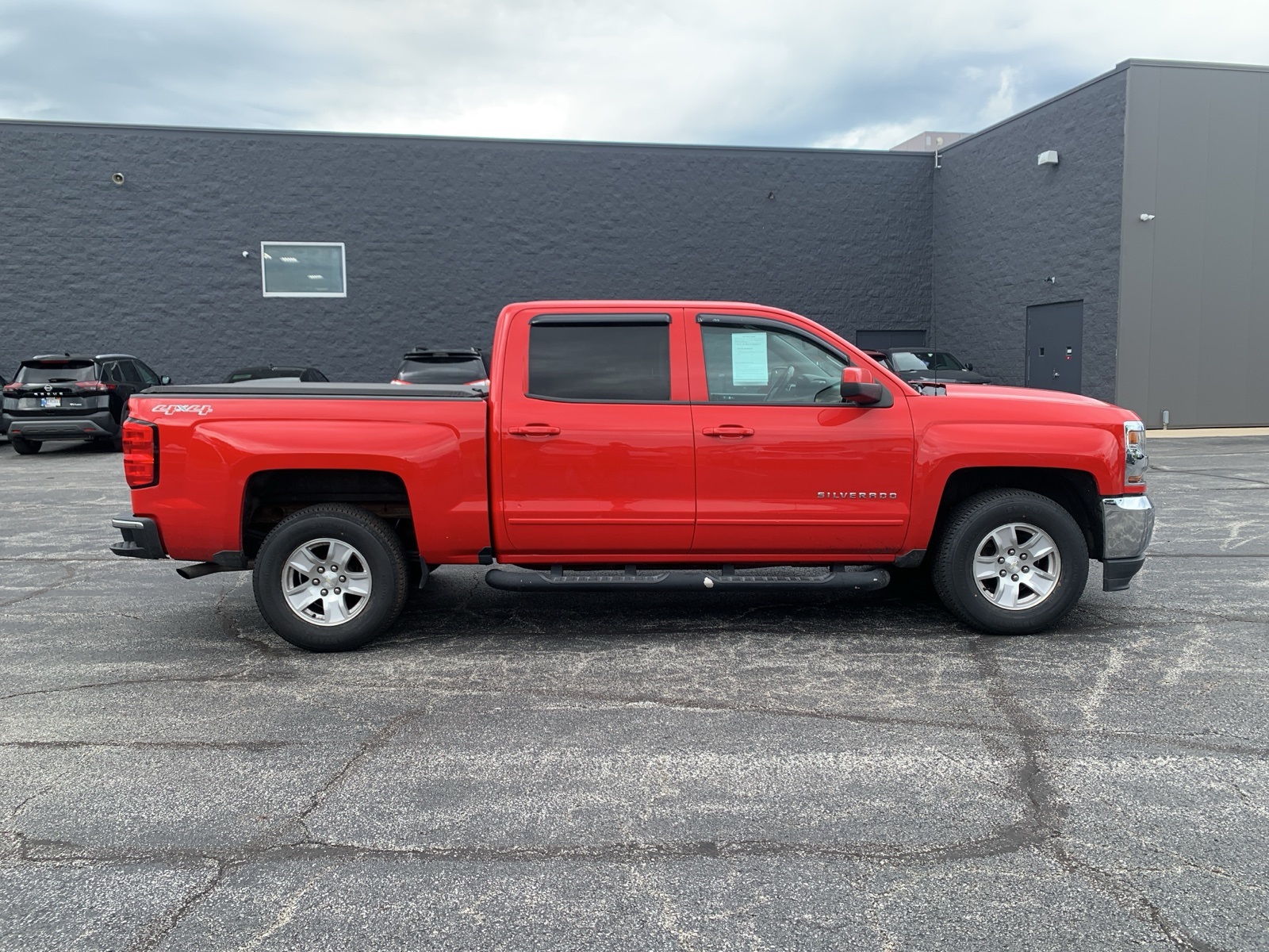 2017 Chevrolet Silverado 1500 LT photo 6