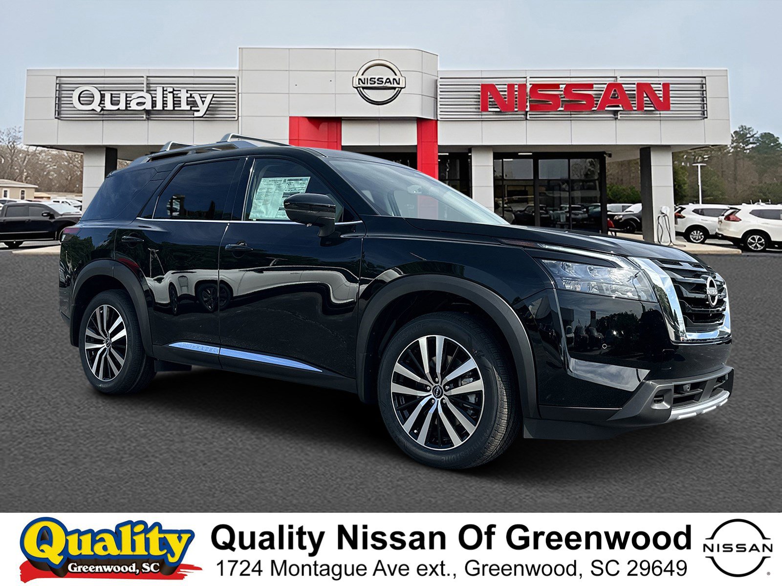 2025 Nissan Pathfinder Platinum's photo