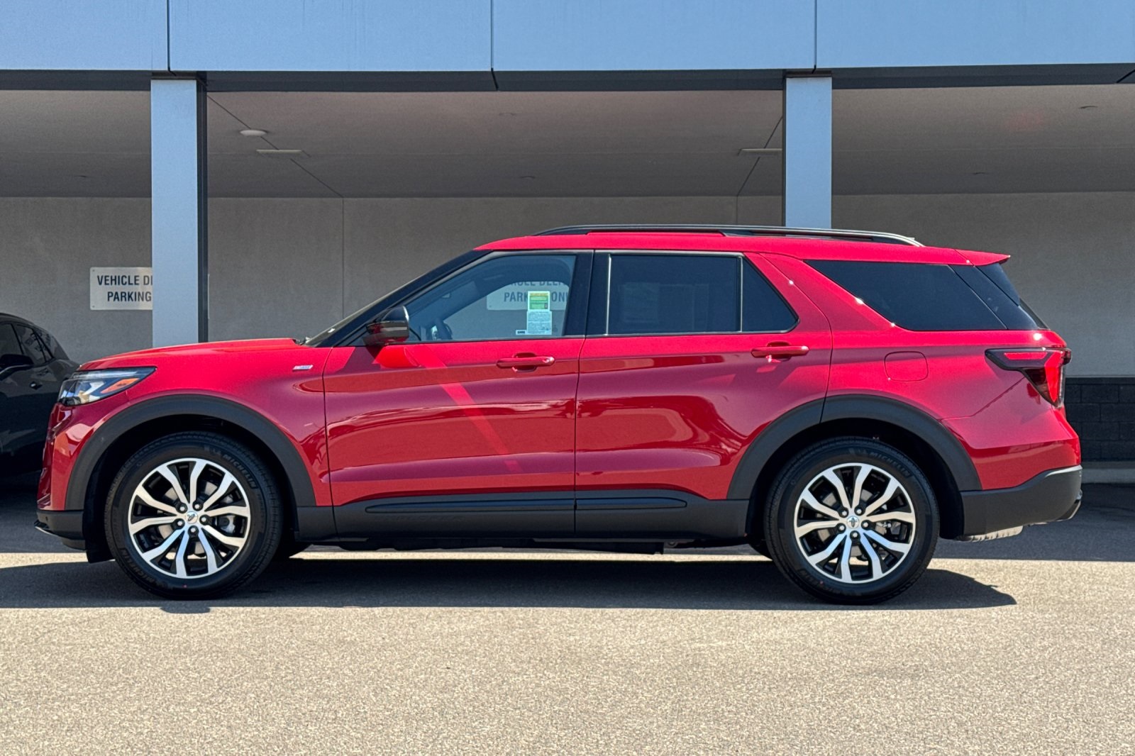 2025 Ford Explorer ST-Line photo 4