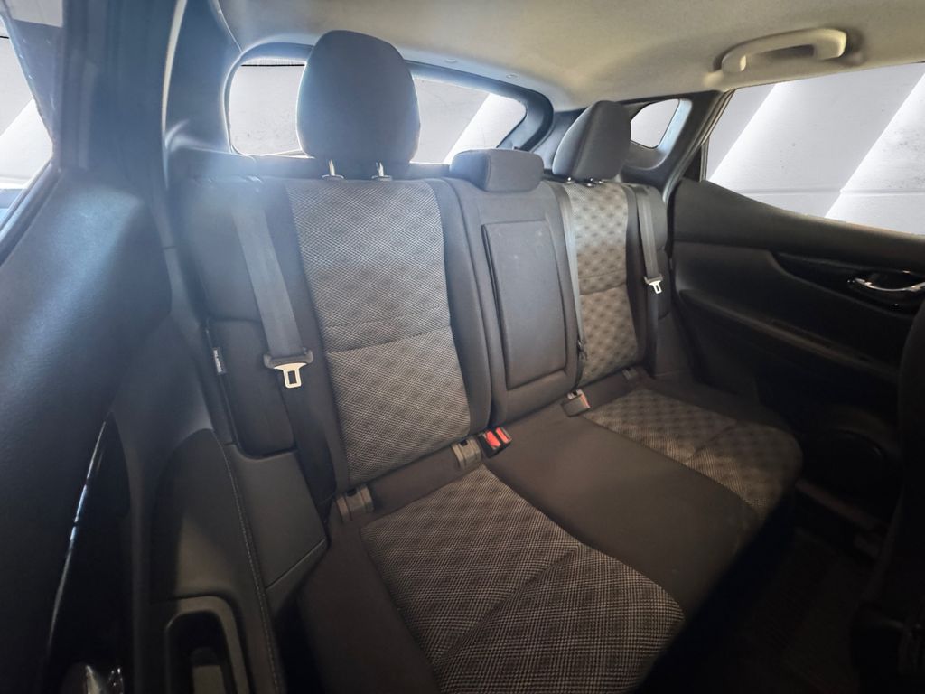 2022 Nissan Rogue Sport SV photo 14