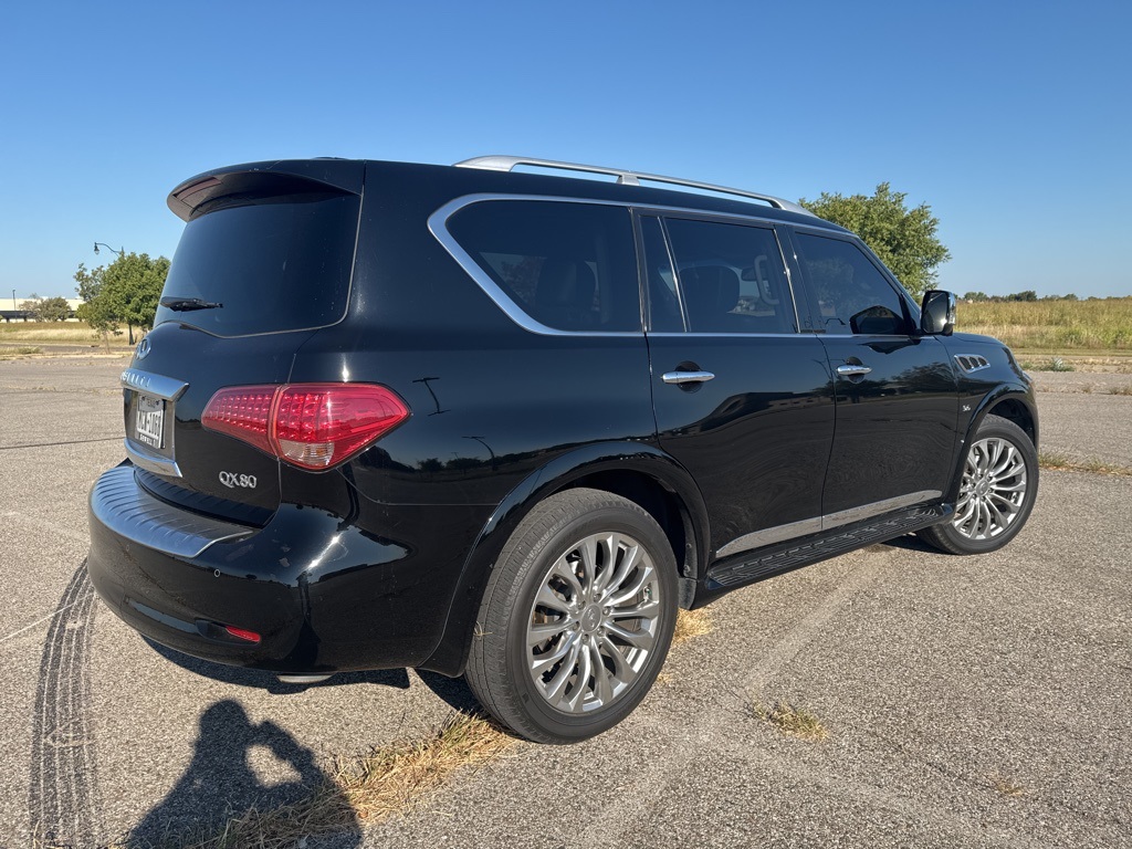2016 Infiniti QX80 photo 3