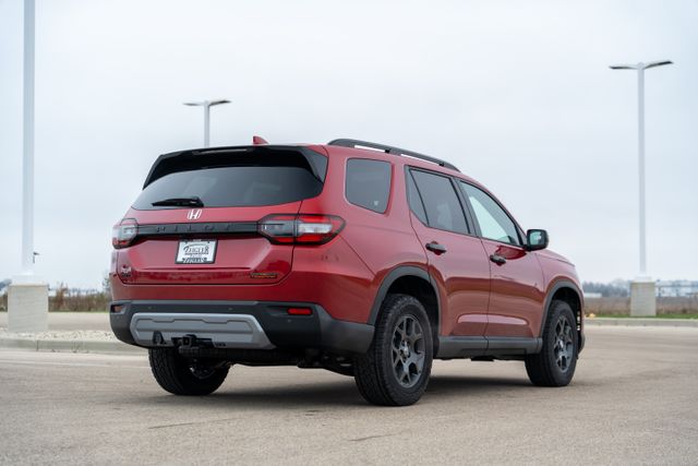 2025 Honda Pilot TrailSport photo 6
