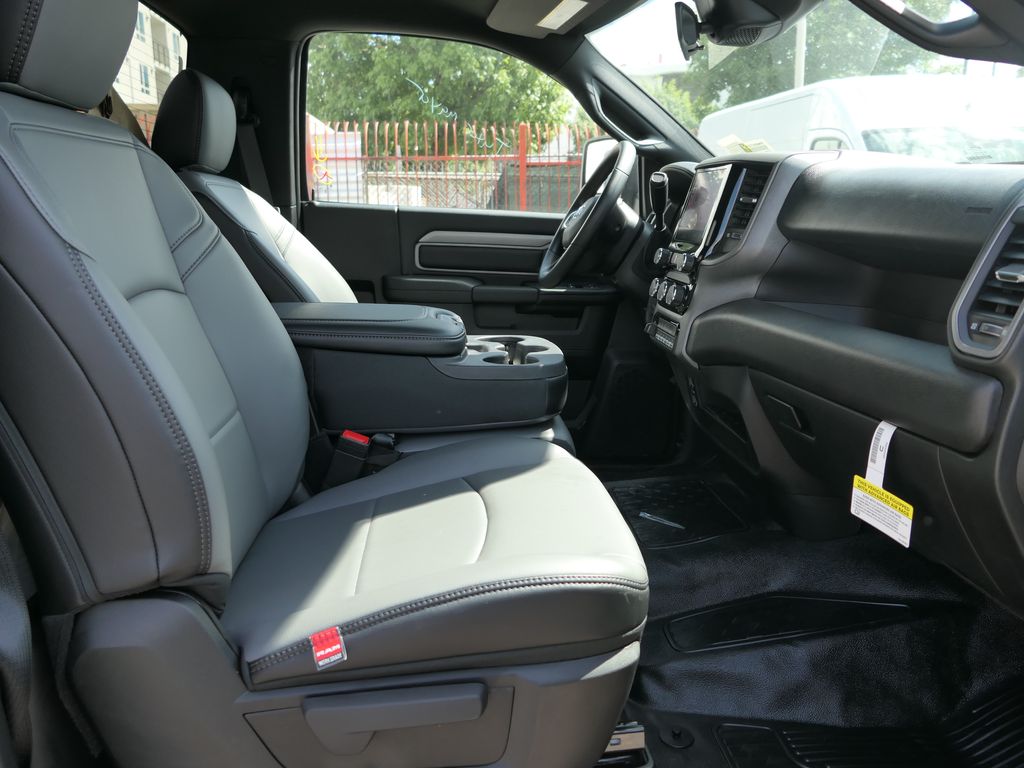 2026 Ram 3500 Tradesman photo 17