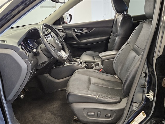 2018 Nissan Rogue SL photo 3