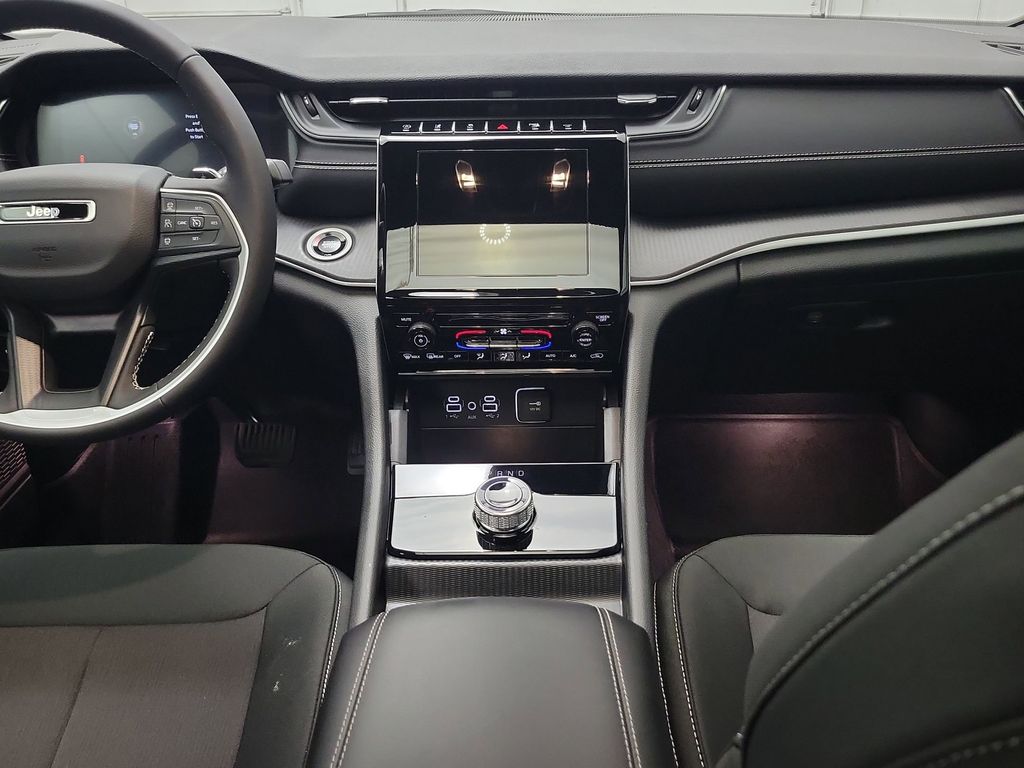 2025 Jeep Grand Cherokee Laredo photo 18