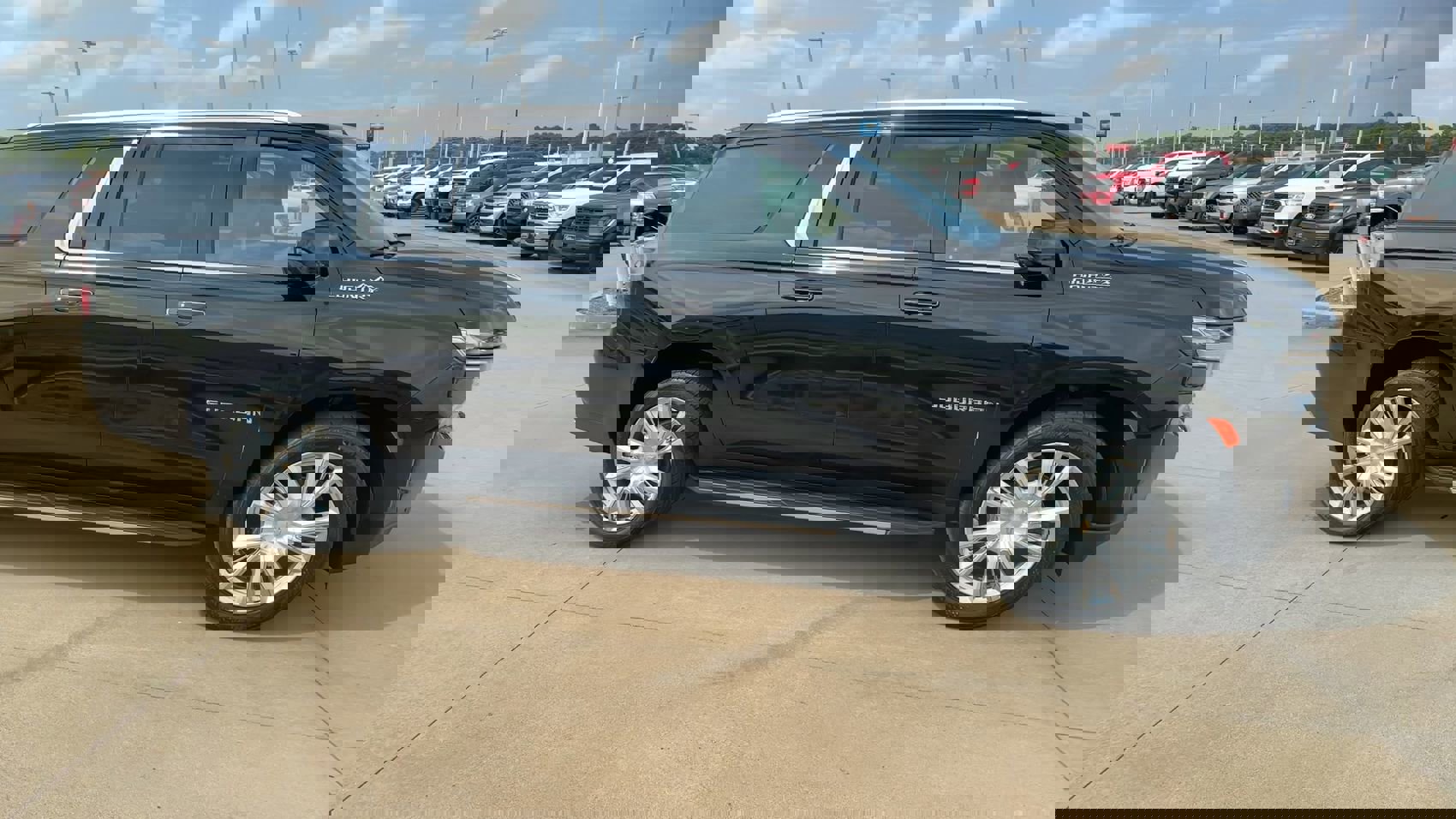 2021 Chevrolet Suburban High Country photo 2