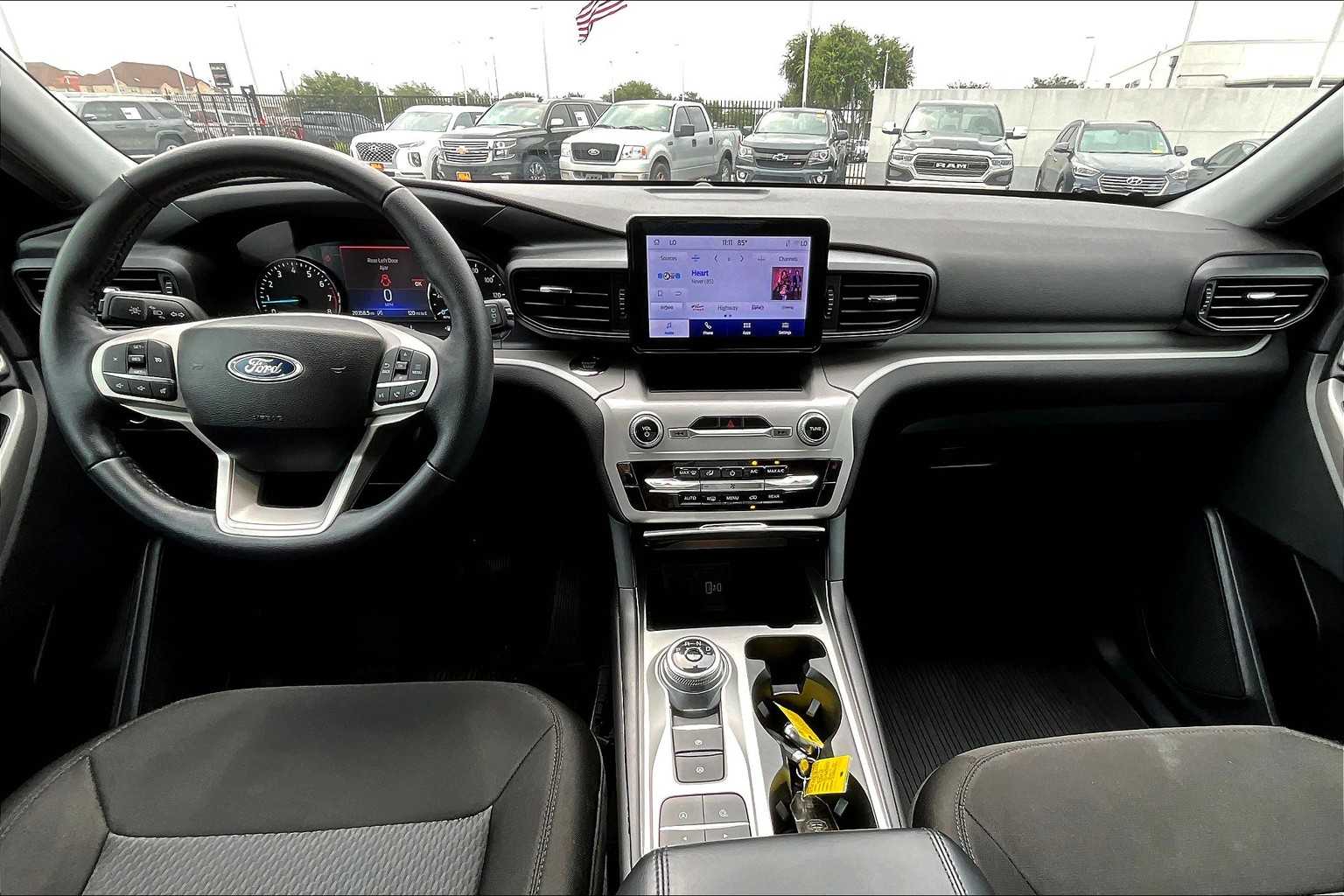 2024 Ford Explorer XLT photo 13