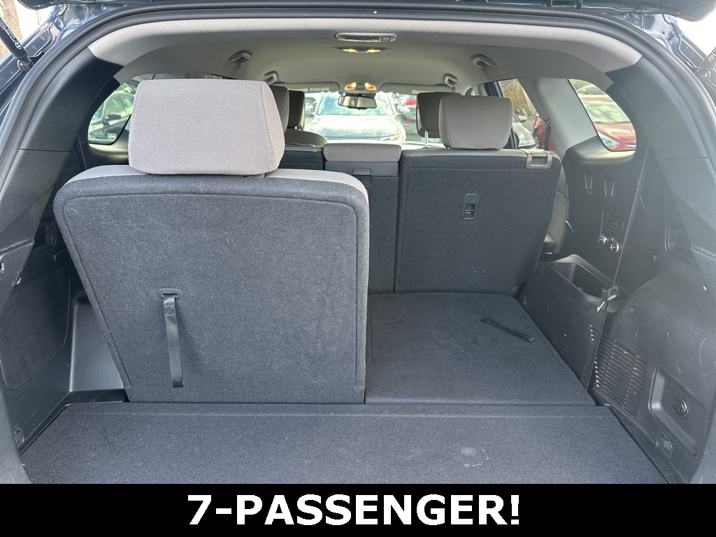 2017 Hyundai Santa Fe SE photo 3