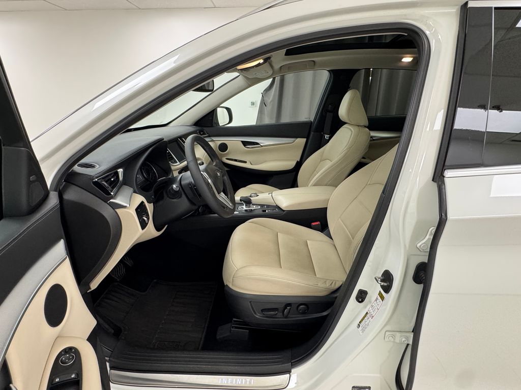 2020 Infiniti QX50 Luxe AWD photo 10