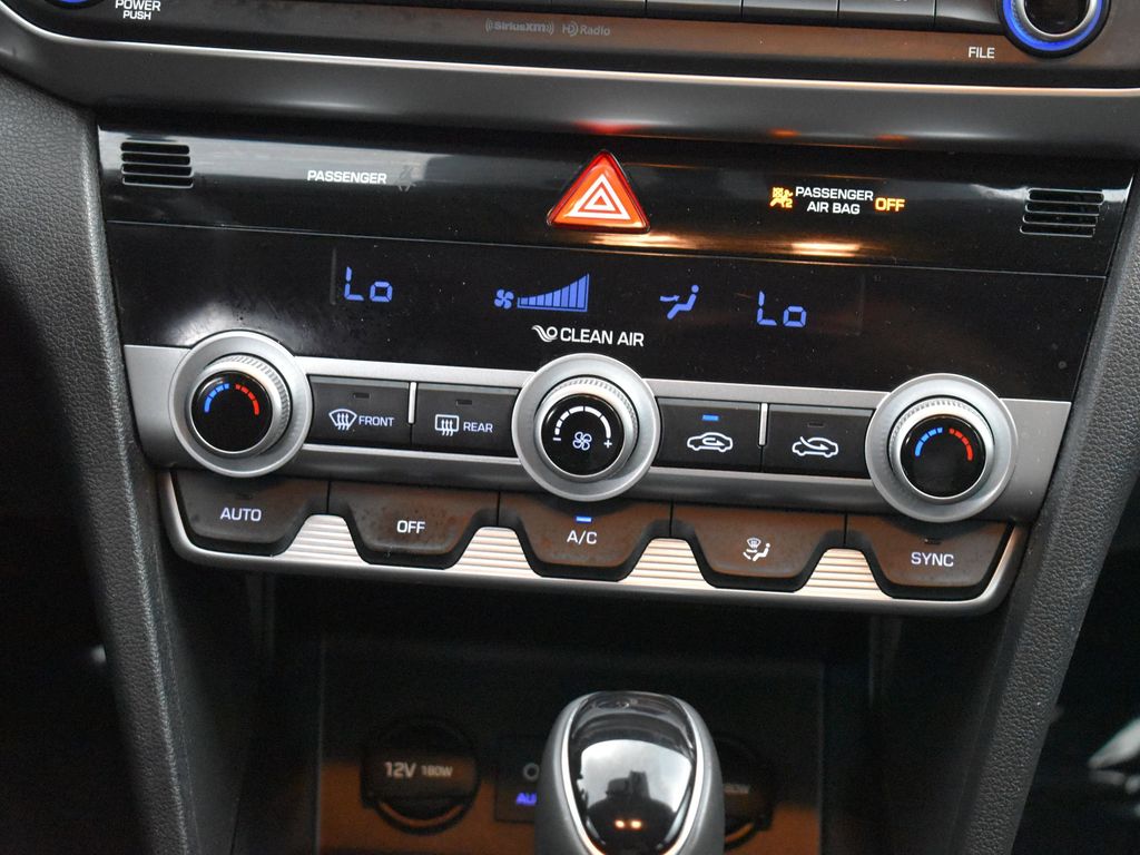 2020 Hyundai Elantra Value Edition photo 18