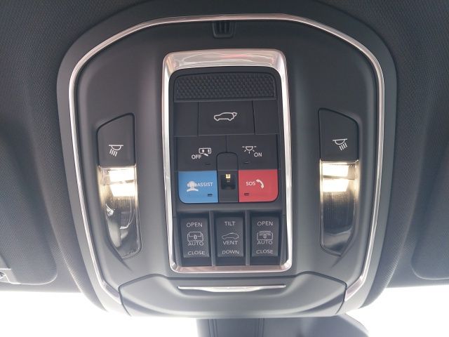 2025 Jeep Grand Cherokee Limited photo 13