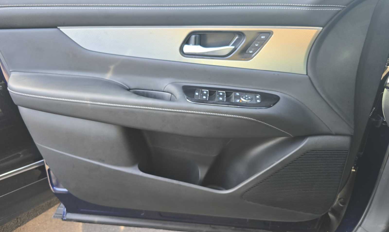 2025 Nissan Murano SL photo 8