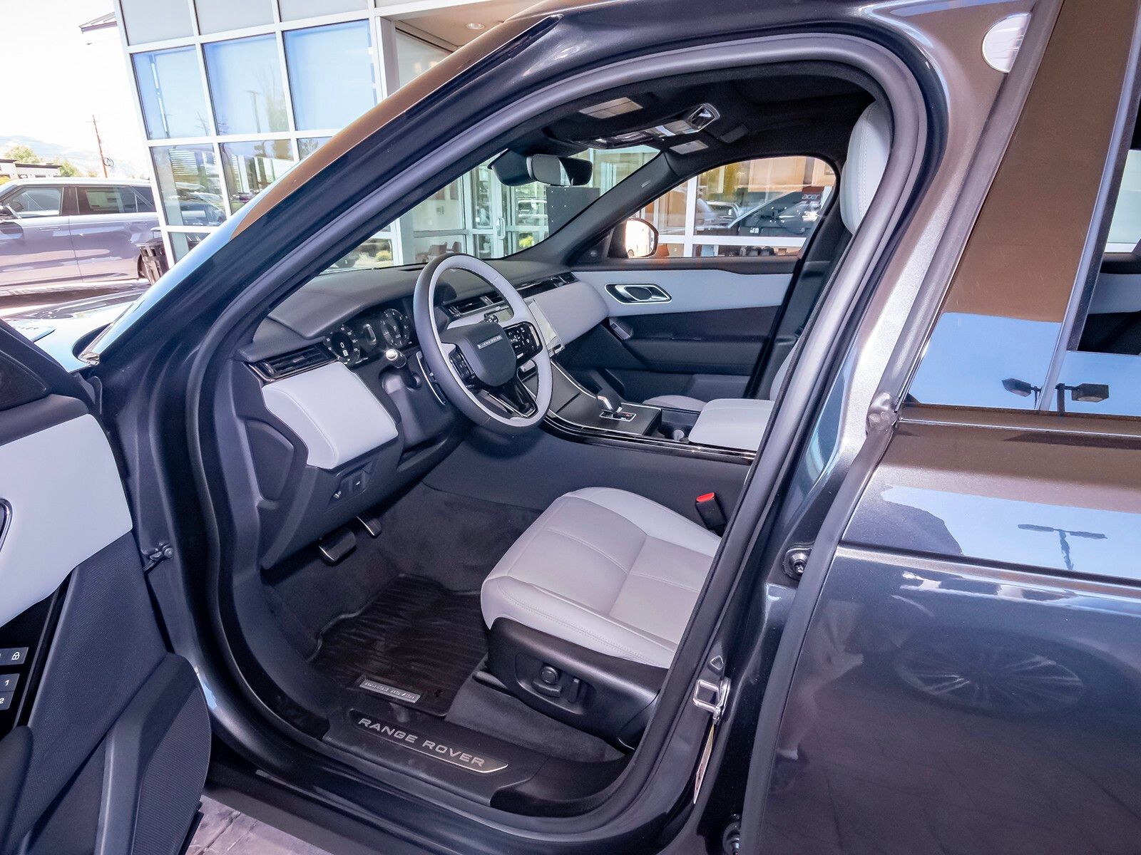 2026 Land Rover Range Rover Velar SE photo 30