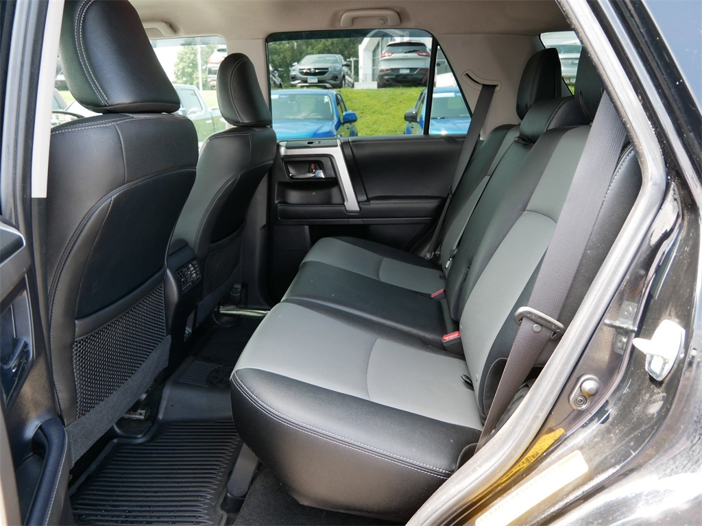 2020 Toyota 4Runner SR5 photo 11