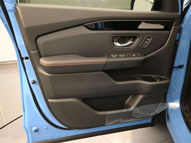 2025 Honda Pilot TrailSport photo 2