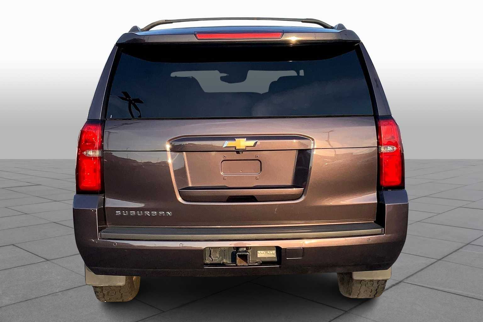 2015 Chevrolet Suburban LT photo 4