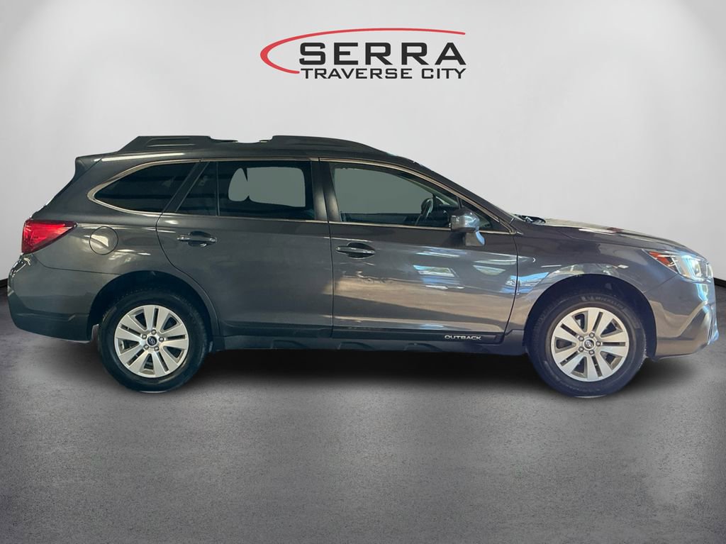 2018 Subaru Outback 2.5i Premium photo 2